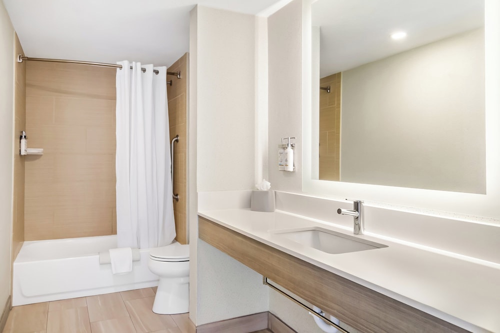 Holiday Inn Express & Suites Jacksonville SE Med Ctr Area by IHG - photo 32