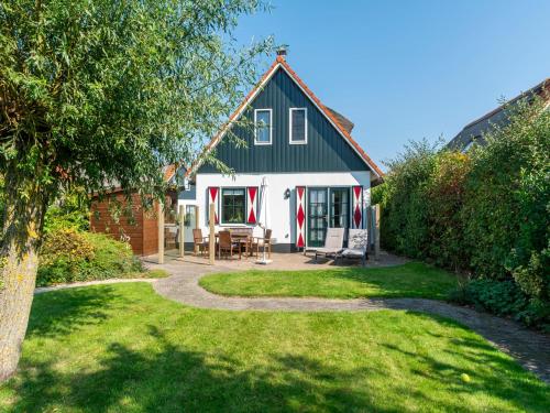 Villa in Callantsoog near Sandy Beach — 4-Star Luxury Hotel in Callantsoog, Netherlands
