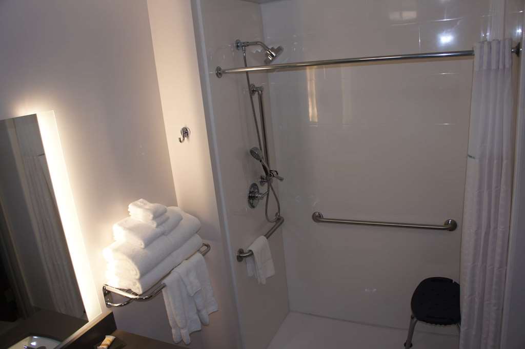 La Quinta Inn & Suites by Wyndham Littleton Red Rocks - photo 25