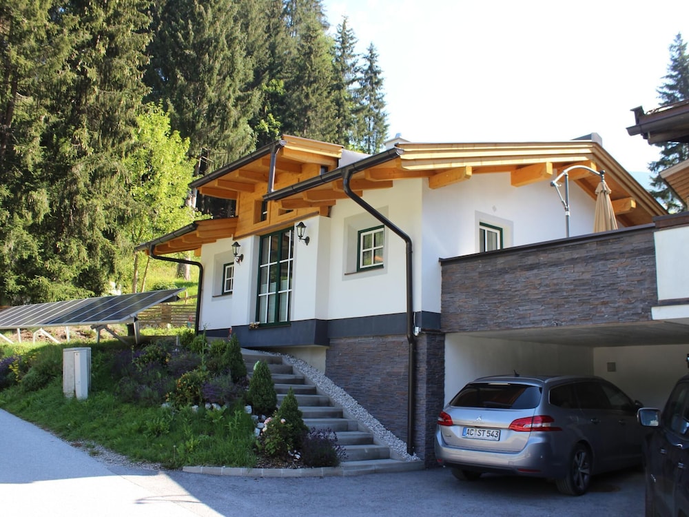 Chalet Windbach — 4-Star Luxury Hotel in Viehhofen, Austria