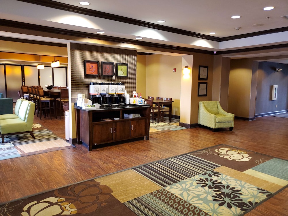 Hampton Inn Stow - photo 6