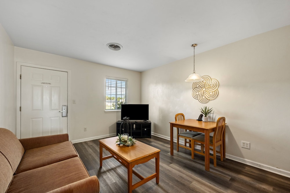 Affordable Suites Graham - photo 11