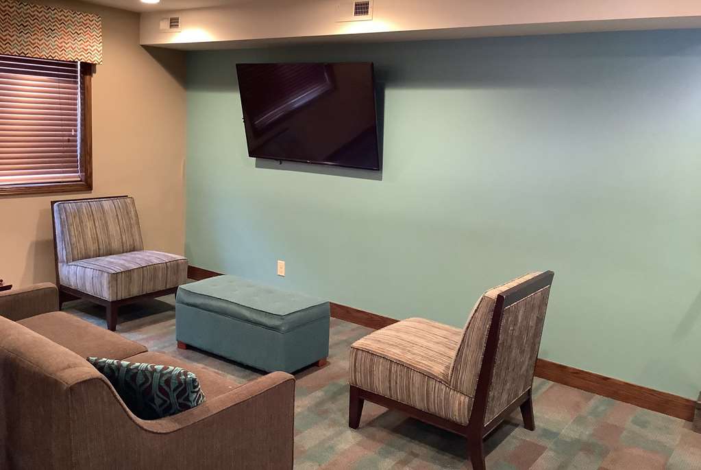 Super 8 by Wyndham Lincoln West - photo 16