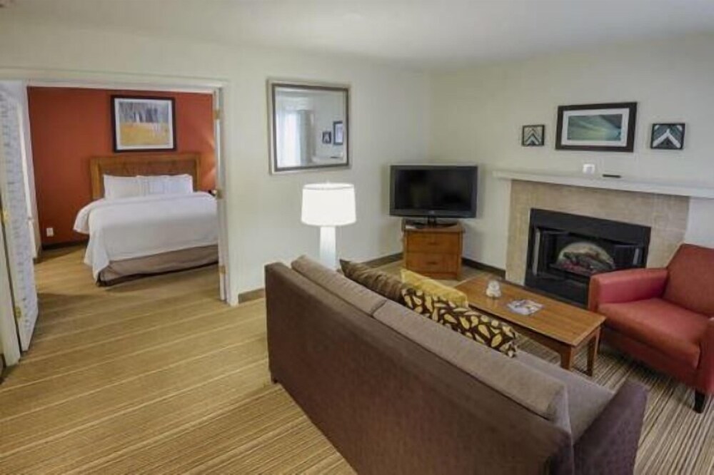 Albany Airport Inn and Suites - photo 13
