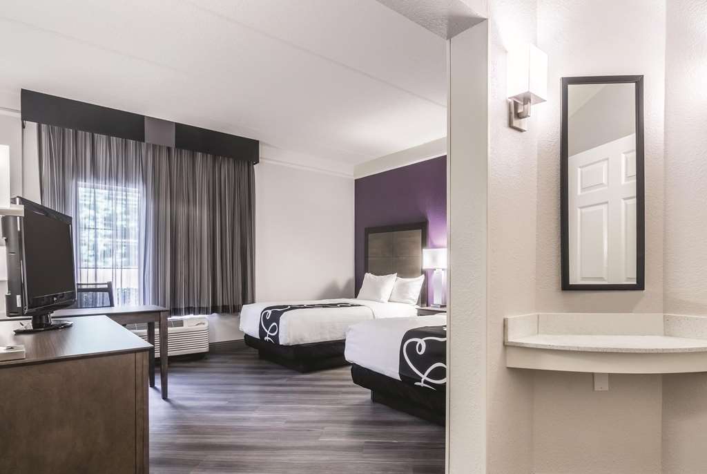 La Quinta Inn & Suites by Wyndham Atlanta Conyers - photo 27