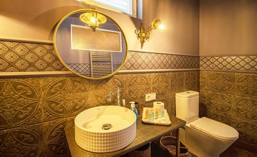 Charming 1BR Apartment with Balcony By Wehost