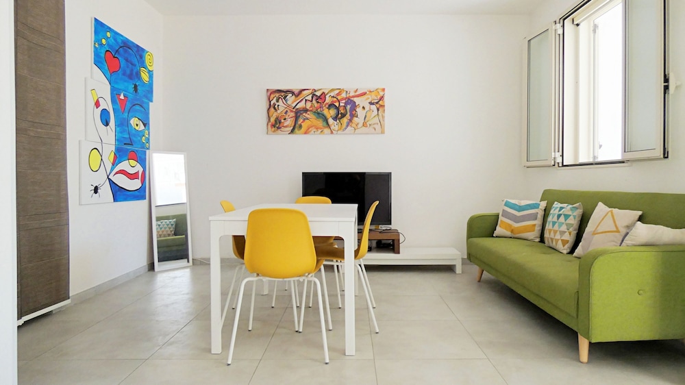 Casa Golden A Due Passi Dalle Spiagge Di Pescoluse — 4-Star Luxury Hotel in Salve, Italy