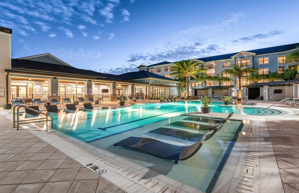 Landing Horizon West Apartments — 4-Star Luxury Hotel in Winter Garden, United States