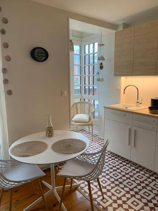 Villa Antonio Balcon Vue Mer Bow Window Internet Wifi — 4-Star Luxury Hotel in Mers-Les-Bains, France