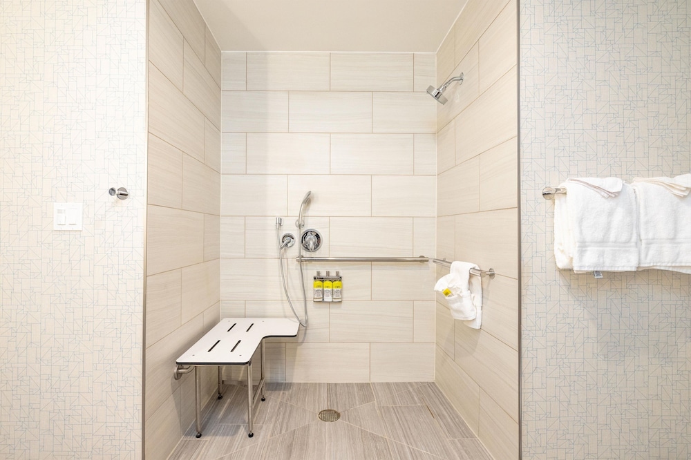 Holiday Inn Express & Suites San Jose Silicon Valley - photo 30