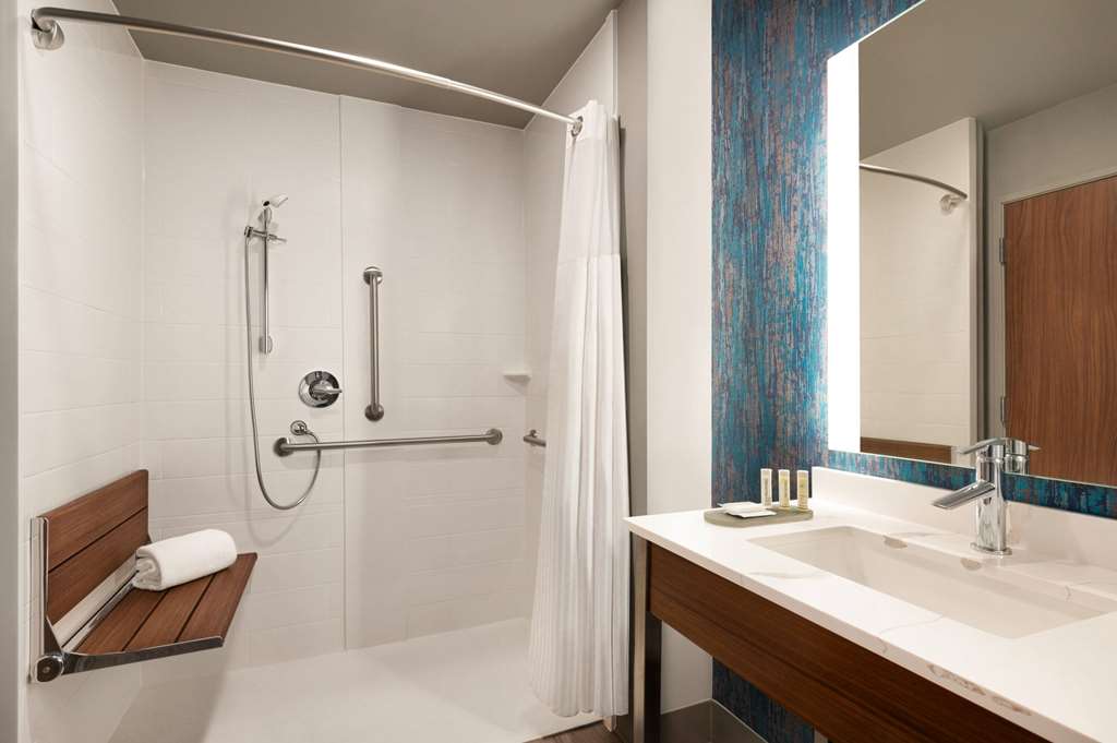 La Quinta Inn & Suites by Wyndham Marysville - photo 21