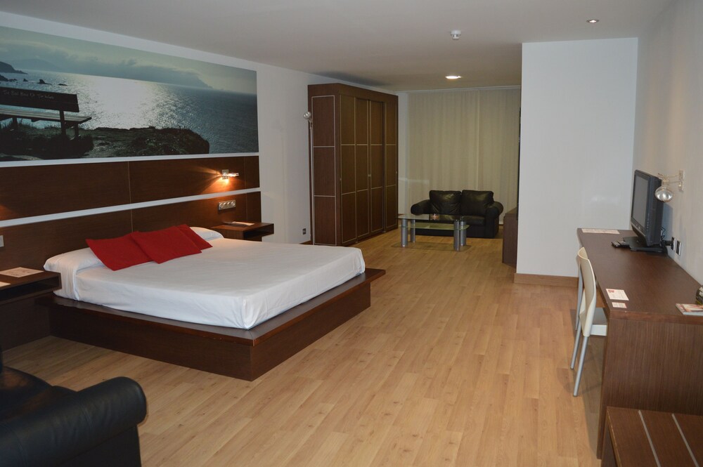 Hotel Spa Odeón — 4-Star Luxury Hotel in Naron, Spain