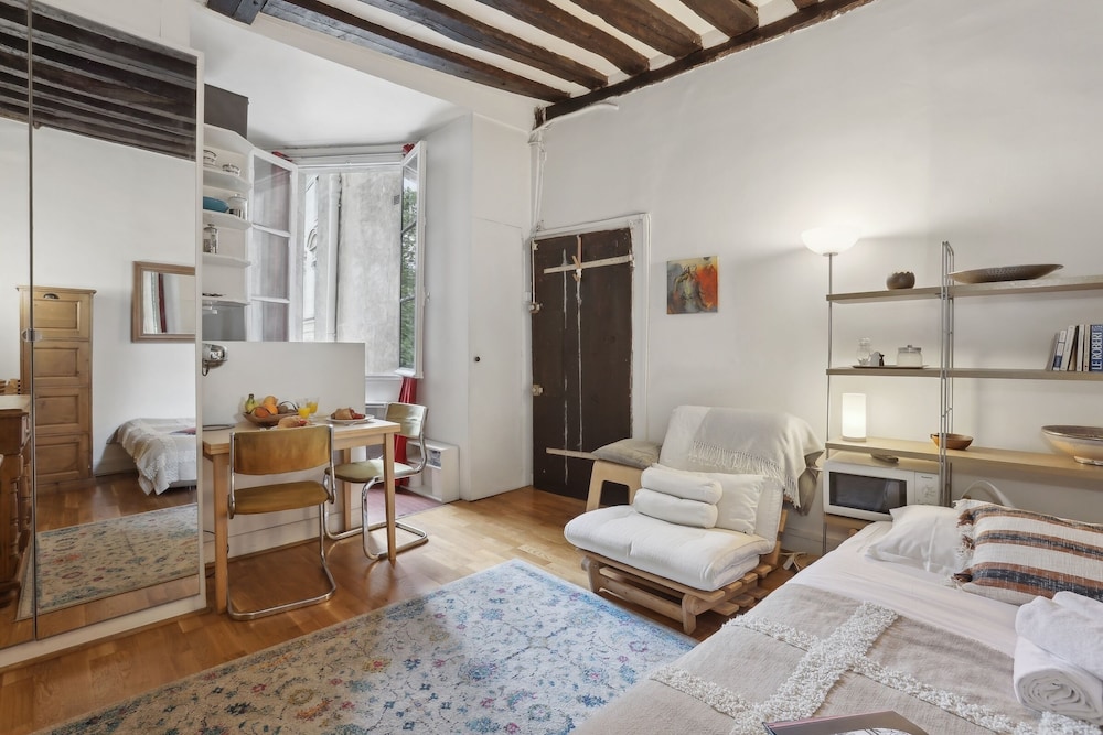 Chic 1BR by Châtelet & Louvre — 4-Star Luxury Hotel in Paris, France