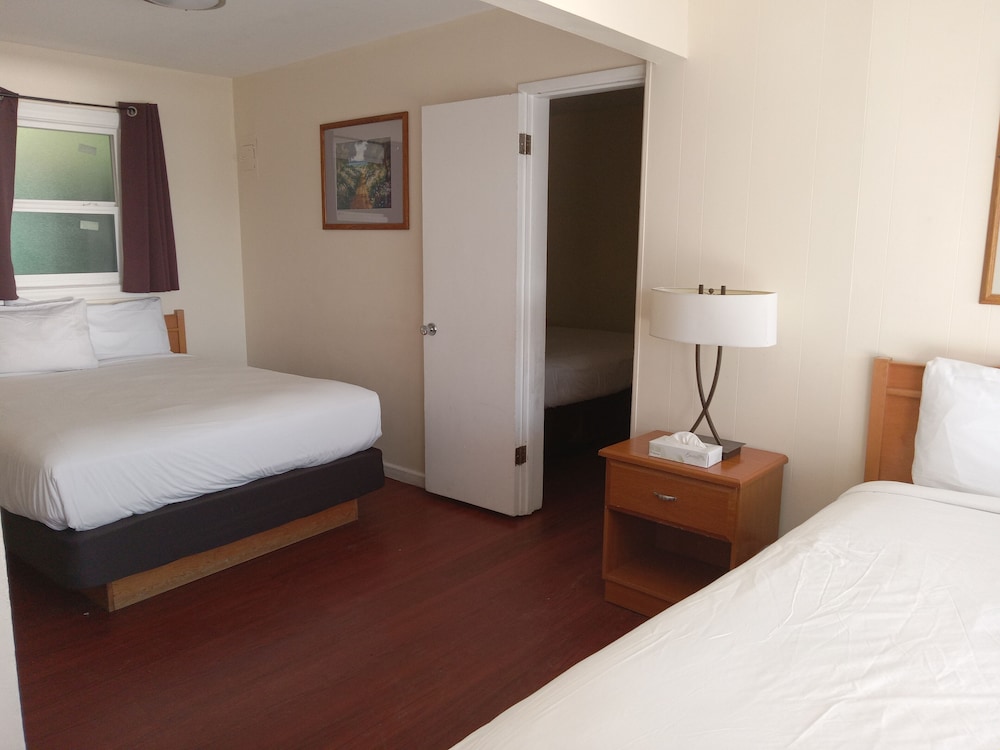 Blue Coast Inn and Suites - photo 26