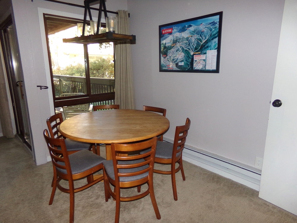 Wild Irishman 2 bed 2 bath Sleeps 9 WIBH - photo 4