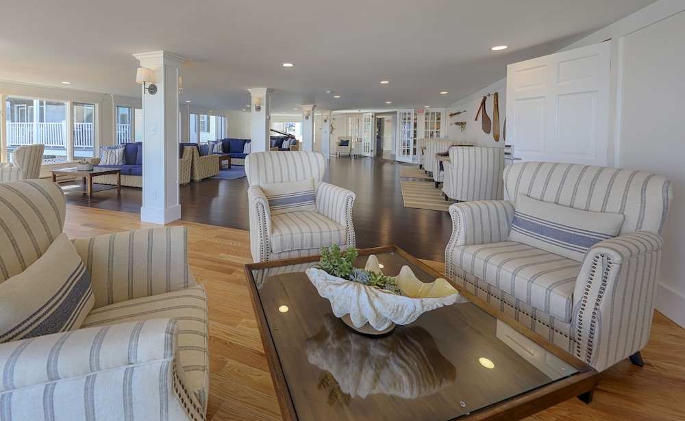 The Harborside Inn - photo 30