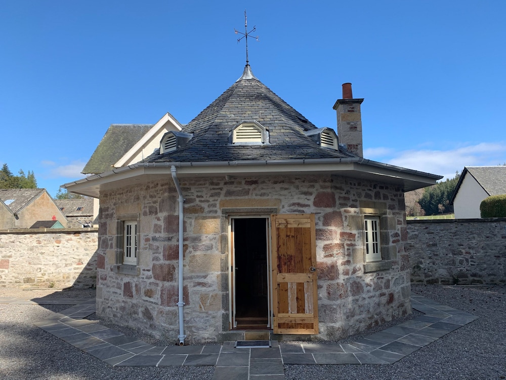 The Hen House — 4-Star Luxury Hotel in Beauly, United Kingdom
