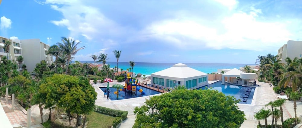 Solymar Cancun Beach Resort