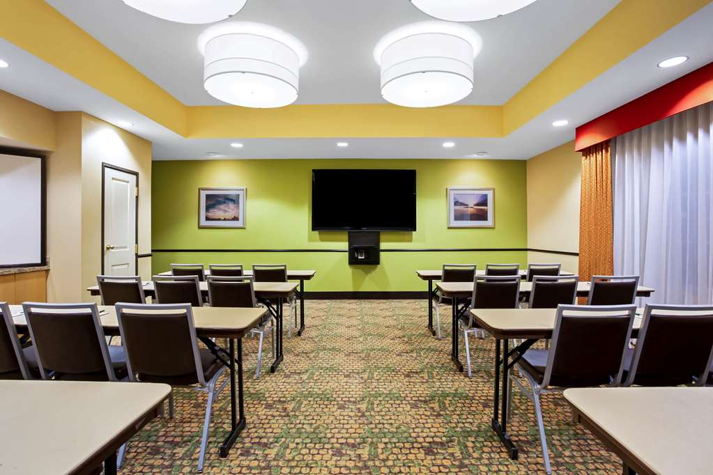 La Quinta Inn & Suites by Wyndham Pecos - photo 35