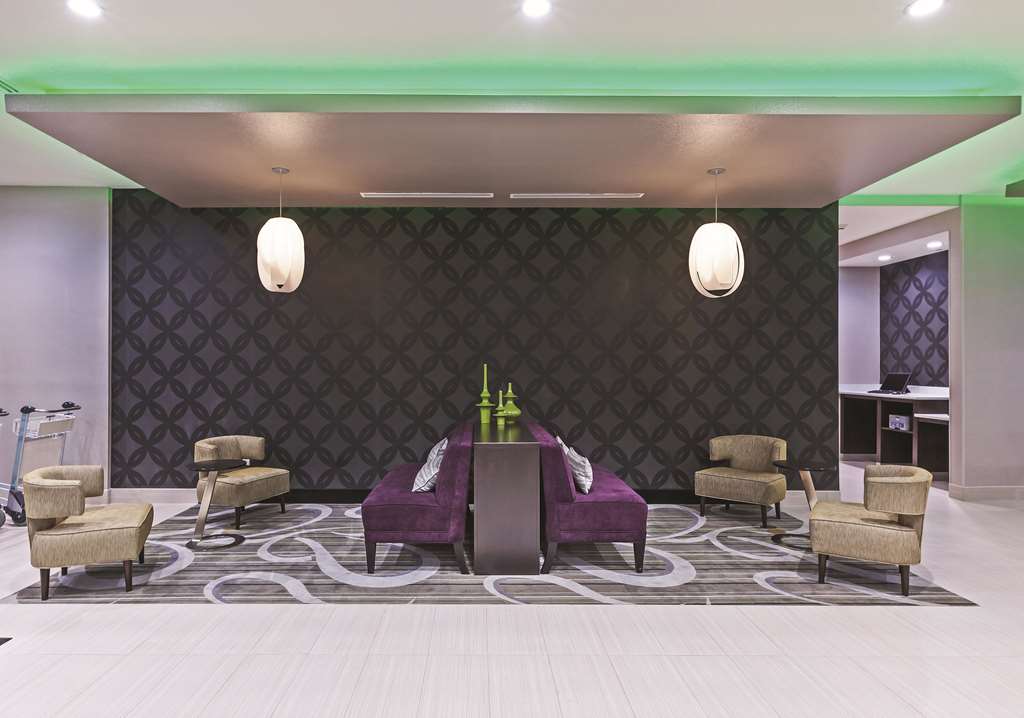 La Quinta Inn & Suites by Wyndham College Station South - photo 11
