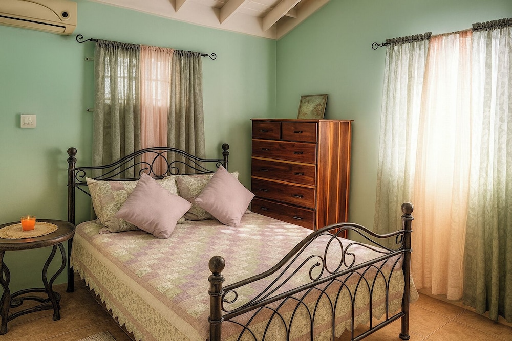Hotel image of 2 Bed sleeps 4 gated Community 5 Min Town Centre