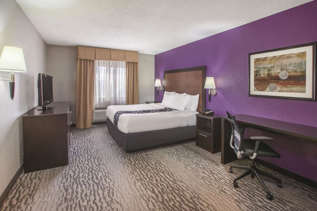 La Quinta Inn & Suites by Wyndham Erie - photo 26