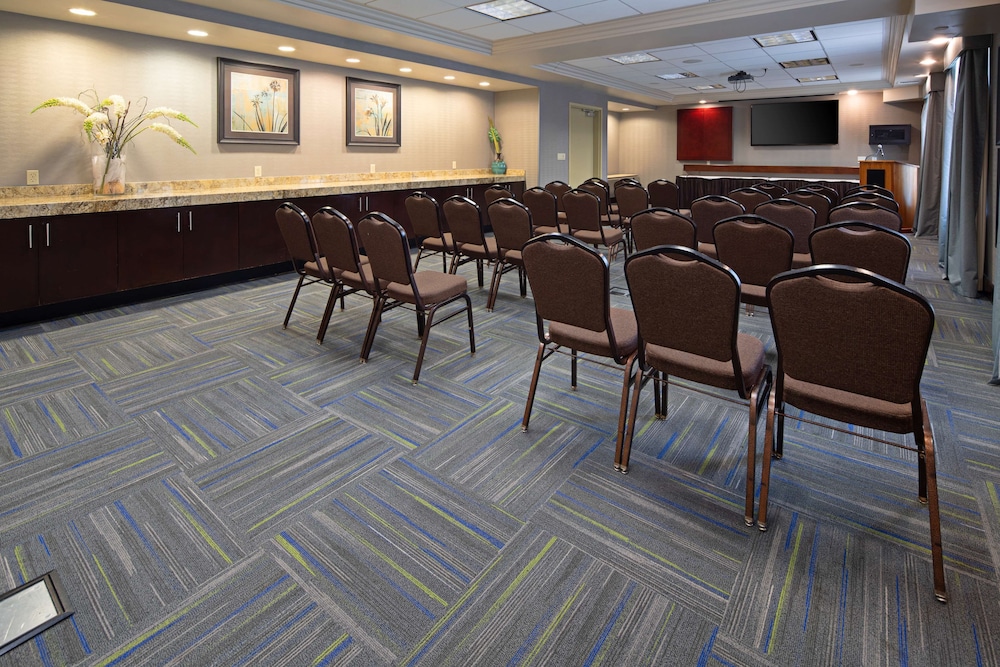 Hampton Inn Visalia - photo 27
