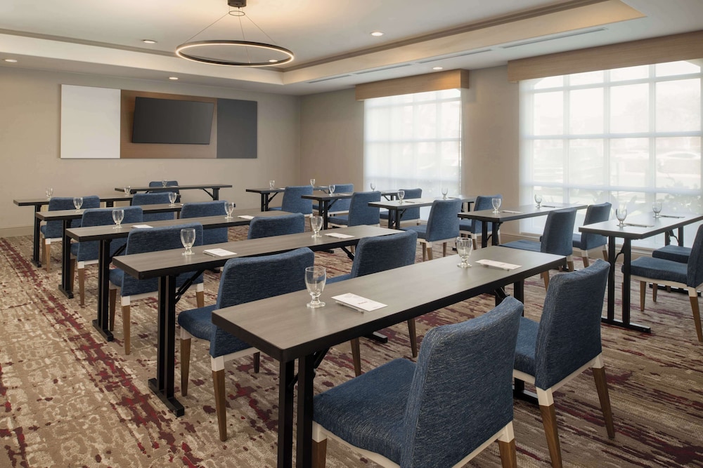 Hilton Garden Inn Fontana - photo 44