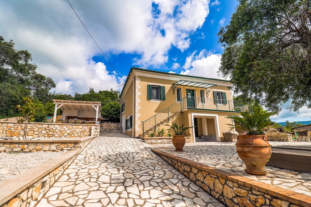 Moute House by Corfuescapes — 4-Star Luxury Hotel in Corfu, Greece