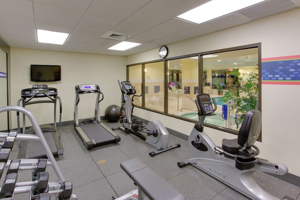 Hampton Inn & Suites Fredericksburg South - photo 36
