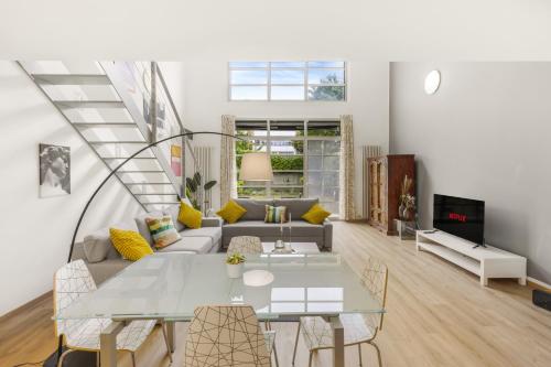 Design Loft Milano Turro con garage e giardino privati — 4-Star Luxury Hotel in Milan, Italy