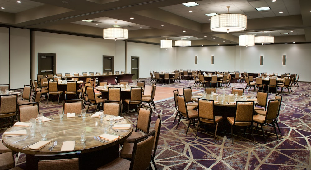 Embassy Suites by Hilton Philadelphia Airport - photo 49