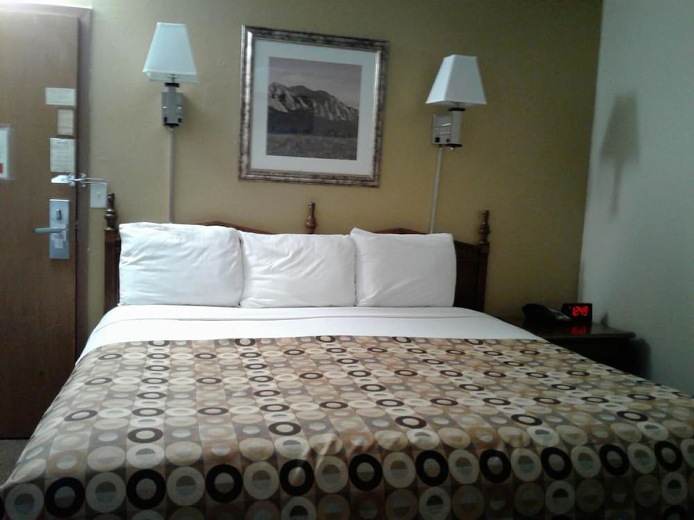 Red Carpet Inn Rochester - photo 16