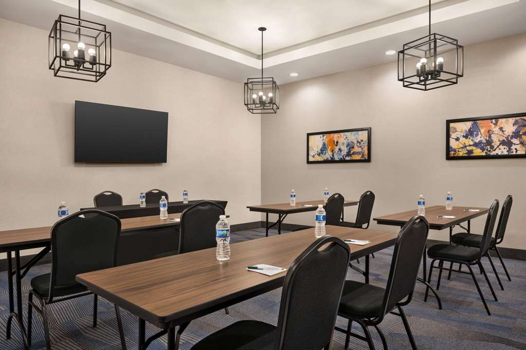 La Quinta Inn & Suites by Wyndham Del Rio - photo 52