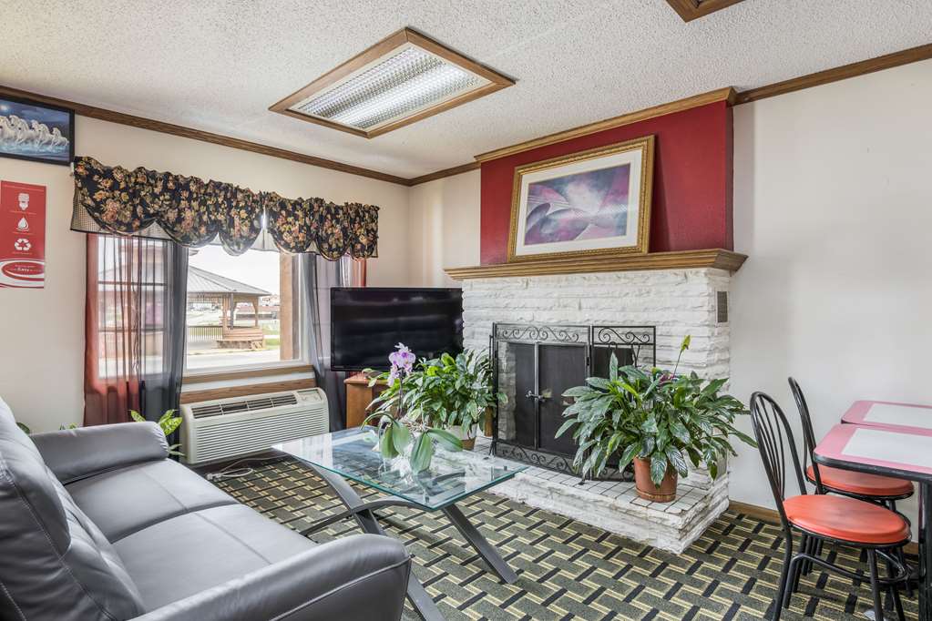 Econo Lodge Cameron - photo 6