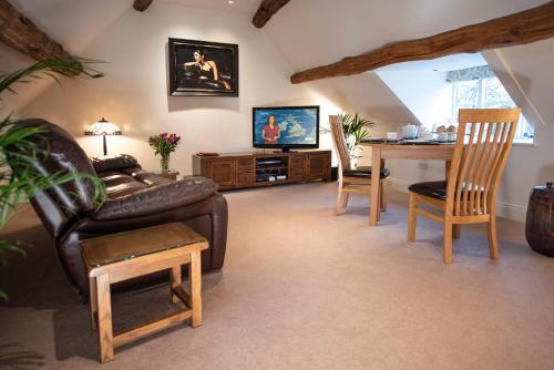 Neroli River View Apartment — 4-Star Luxury Hotel in Bourton On The Water, United Kingdom
