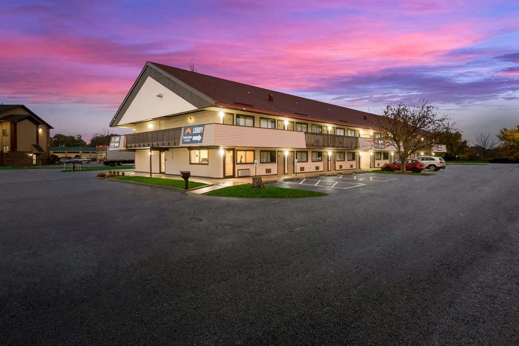 Suburban Studios Peoria - photo 21