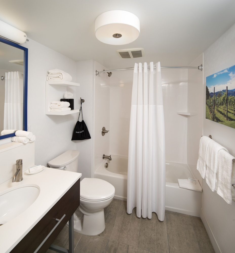 Hampton Inn Long Island Commack - photo 21