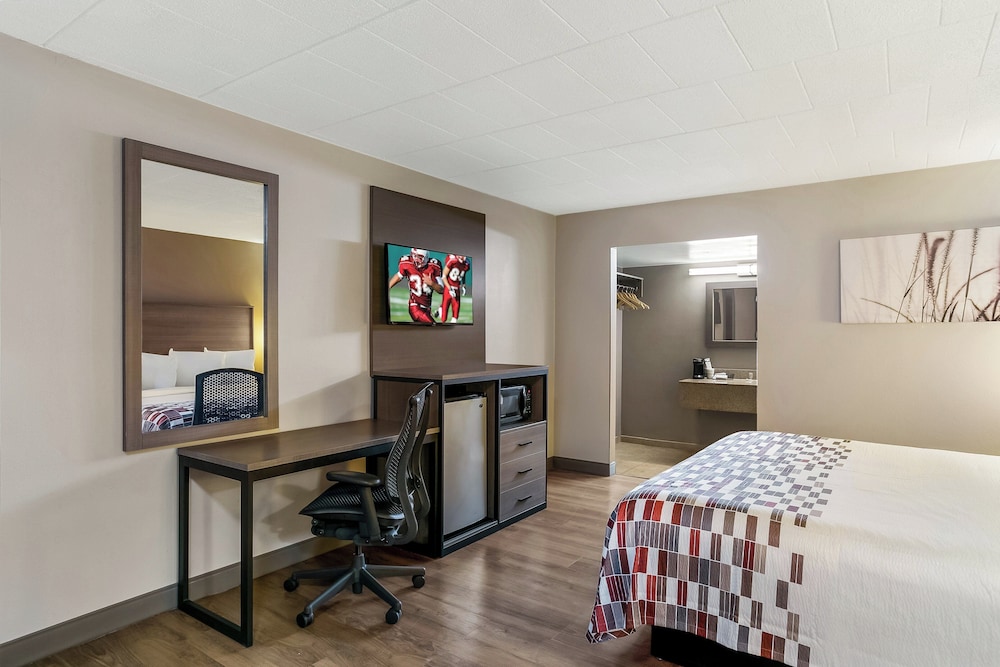 Red Roof Inn Baltimore - photo 16