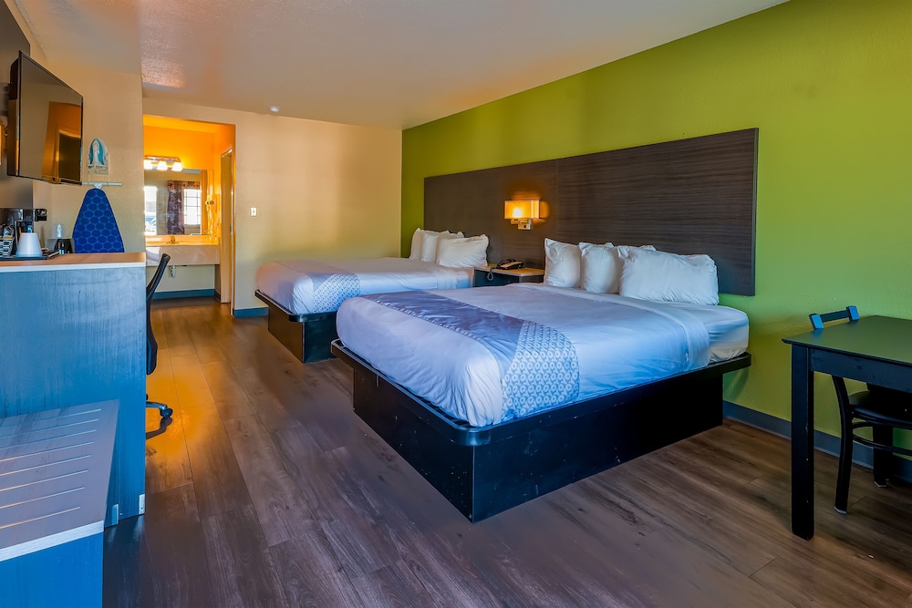 OYO Hotel Yoakum West - photo 13