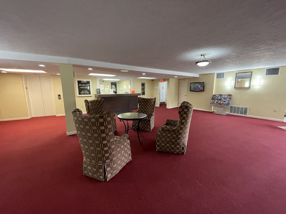 Gold Star Inn & Suites - photo 3