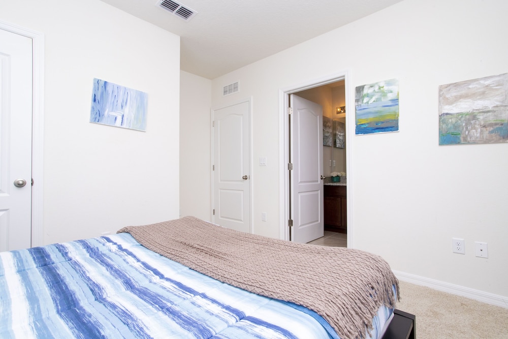 Gorgeous 5Bd w Pool & Jacuzzi @ Solterra Resort 6071 - photo 8