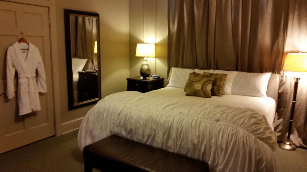 The Loft on the Square Guest Suites - photo 11
