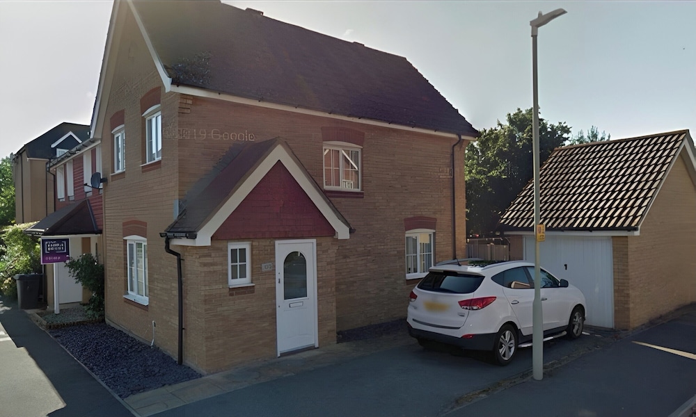 Pet Friendly Parking 3 Bedrooms 6 Guests