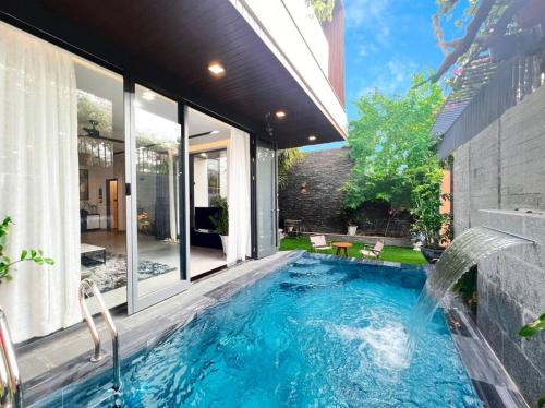 Sophia Villa 4BR Private Pool AC in living room — 4-Star Luxury Hotel in Da Nang, Vietnam