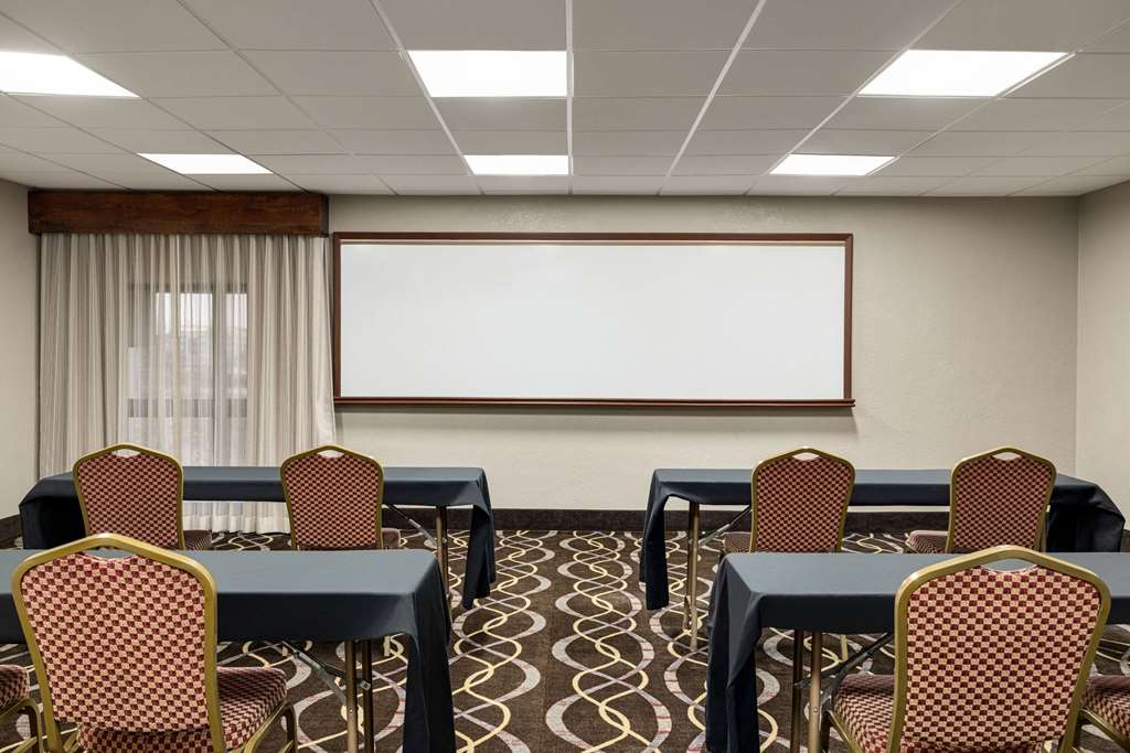 AmericInn by Wyndham Grand Rapids Airport North - photo 27