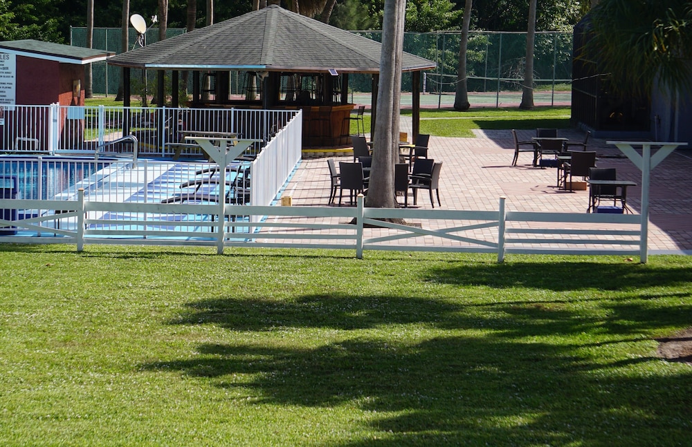 Island Hotel of the Space Coast — hotel in Merritt Island