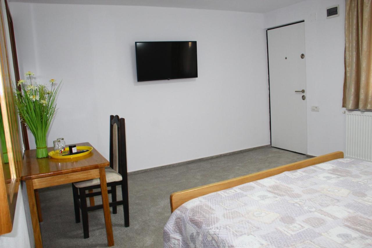 Han Pizza&Pasta — hotel in Domnesti