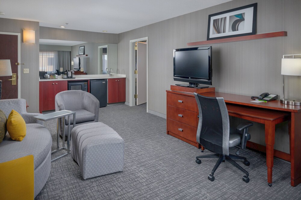 Courtyard by Marriott New Haven Orange Milford - photo 10