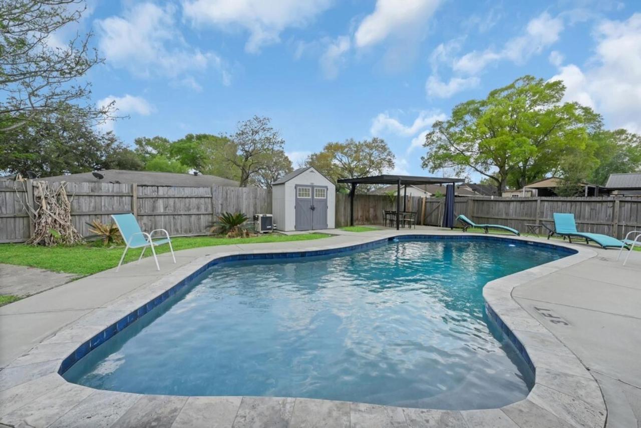 Pool Outdoor kitchen Pool table in Houston, United States